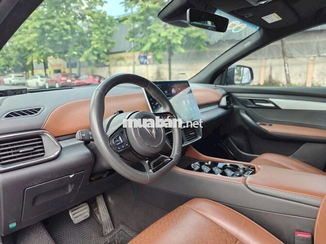 VinFast VF8 Plus Đen Nâu 2023