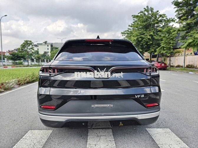 VinFast VF8 Plus Đen Nâu 2023