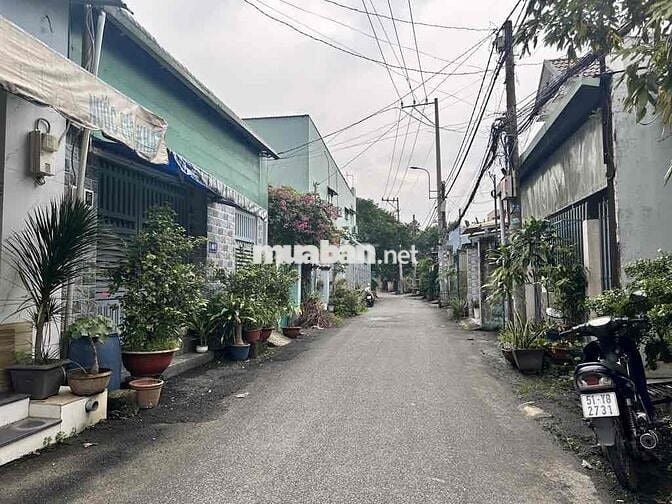 NHÀ THỊ TRẤN HÓC MÔN 5,6 X23 ĐƯỜNG XE HƠI LÊ LỢI NGAY CHỢ