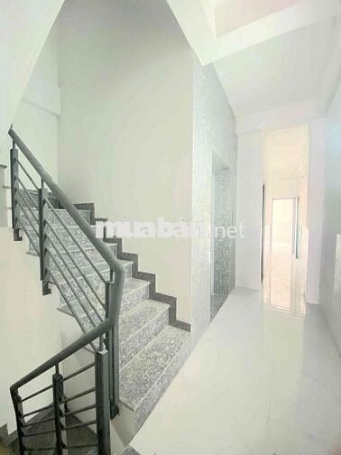 PHÒNG 24m2 3tr4 (1 người), 3tr6 (2 người), CỬA SỔ LỚN,