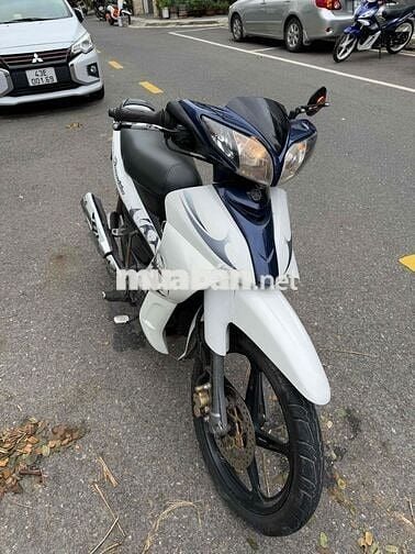 Jupiter gravita trắng xanh