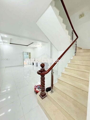 Nhà 3 lầu 6 phòng KdC Hưng Phú 2