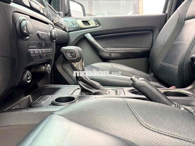 Ford Everest Titanium 2021 Chất Xe Miễn Bàn