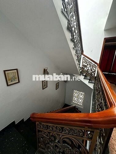 8 X 25M BIỆT THỰ 8 PHÒNG NGAY ĐẦM SEN