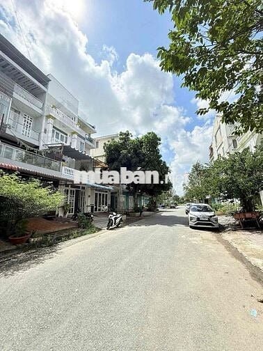 Nhà 3 lầu 6 phòng KdC Hưng Phú 2