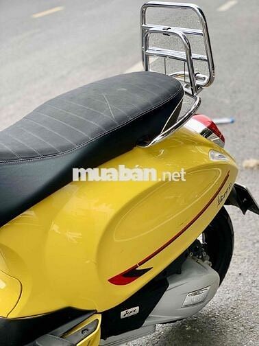 Vespa Sprint vàng 2021 dáng đẹp xe chuẩn chính chủ