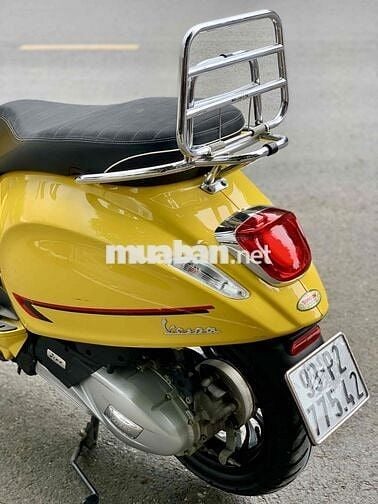 Vespa Sprint vàng 2021 dáng đẹp xe chuẩn chính chủ