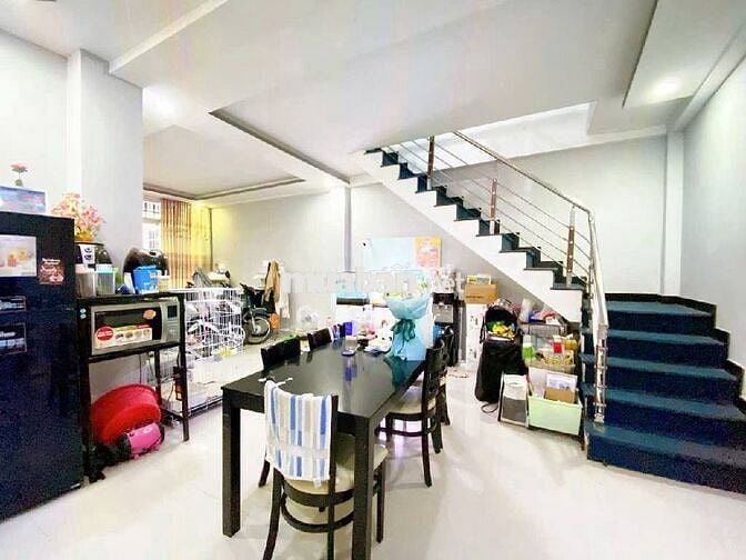 GẤP ! NHÀ CĂN GÓC Q.10 - NỞ HẬU 6.5M - THÔNG 3 ĐƯỜNG - CHỈ 7.3 TỶ TL