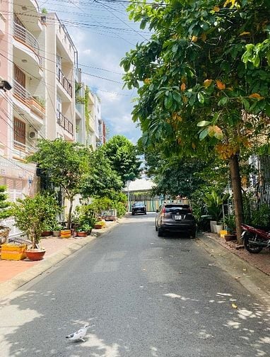 Chính chủ bán nhà 590/E8 Cách mạng tháng 8. 