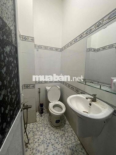 Nhà cho thuê 3 tầng có 3 phòng ngủ hướng Bắc sát trường học