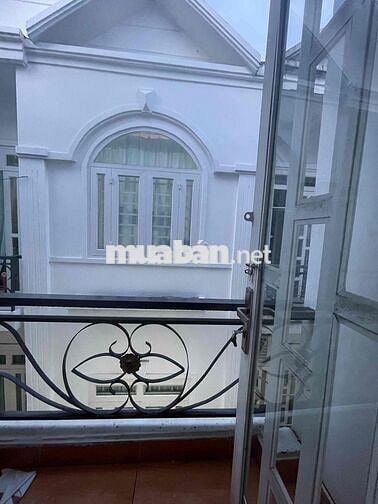 Nhà cho thuê 3 tầng có 3 phòng ngủ hướng Bắc sát trường học