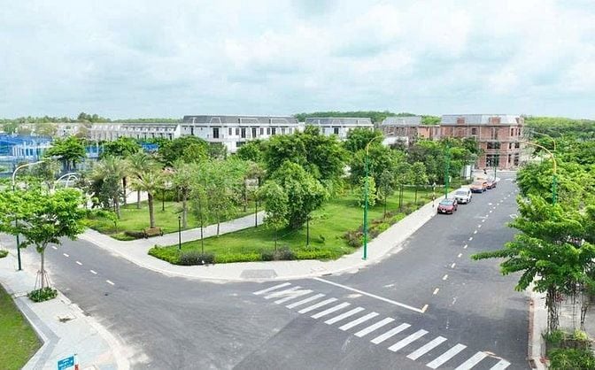 Bán đất Long Thành - Sát SBQTLT -Đường Phùng Hưng 45m -Giá chỉ 13tr/m2