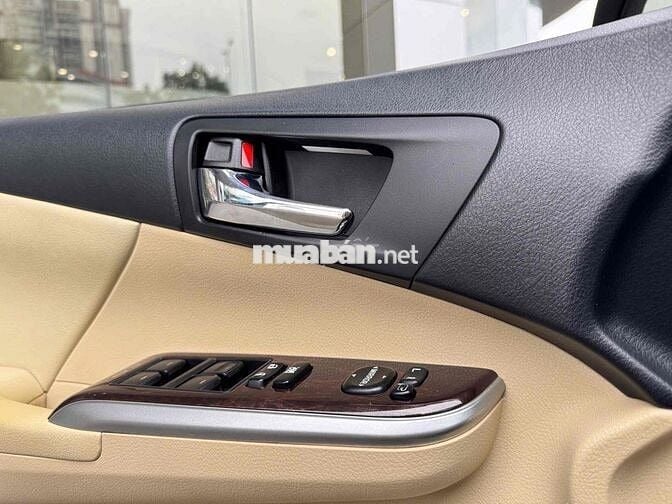 Toyota Camry 2016 2.0E - 79000 km quá đẹp