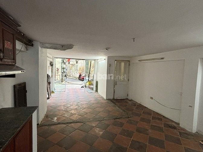 Cho thuê mặt bằng kinh doanh riêng biệt cạnh hồ Trúc Bạch