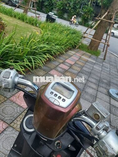 Yamaha Cuxi FI 125cc màu Nâu