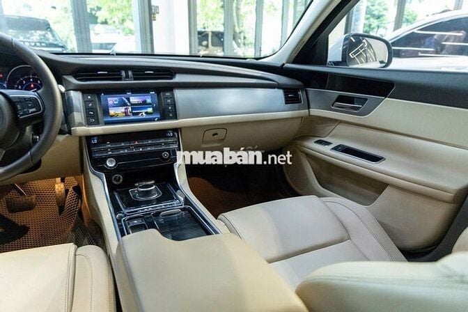 Jaguar XF Pure 2.0 AT 2017 - 1 Chủ Từ Đầu