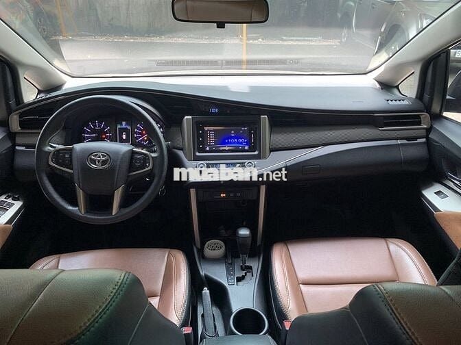 Toyota Innova G 2019 số tự động màu xám