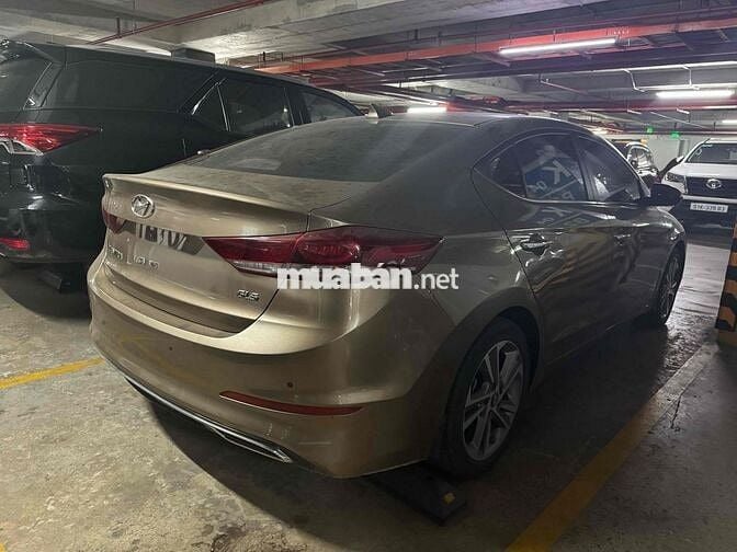 Hyundai Elantra 2018 2.0 AT - 60000 km