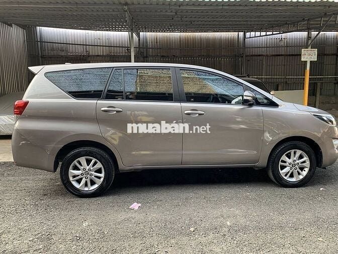 Toyota Innova G 2019 số tự động màu xám