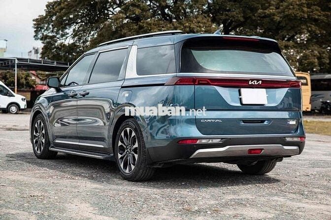 Kia Carnival Signature máy dầu bản full sx22 1 chủ