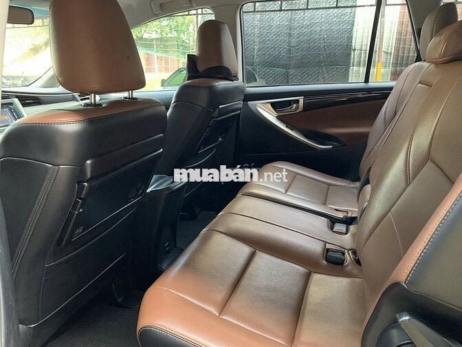 Toyota Innova G 2019 số tự động màu xám