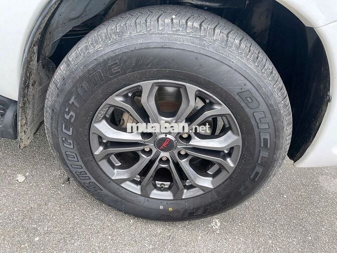 Toyota Fortuner TRD Sportivo 4x2 AT 7 chỗ quá mới