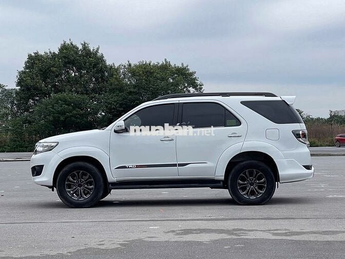 Toyota Fortuner TRD Sportivo 4x2 AT 7 chỗ quá mới
