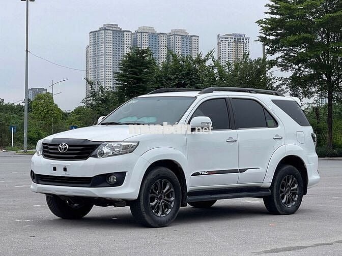 Toyota Fortuner TRD Sportivo 4x2 AT 7 chỗ quá mới