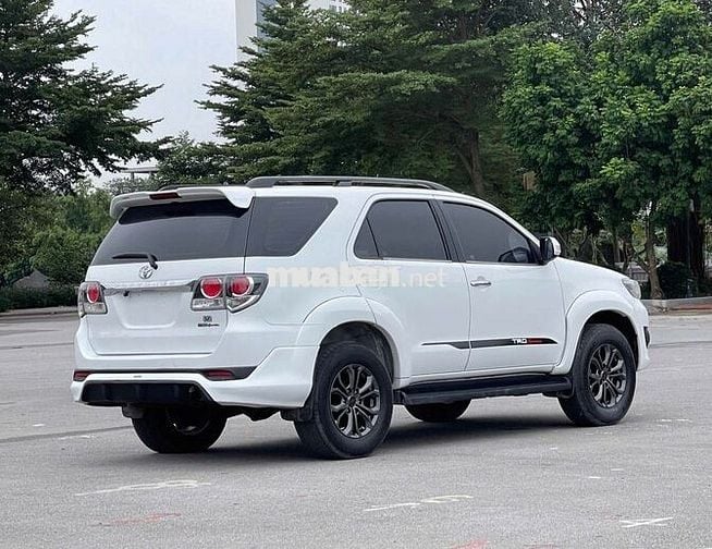 Toyota Fortuner TRD Sportivo 4x2 AT 7 chỗ quá mới