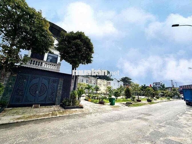 Khu phân lô, 169m2, full thổ cư đối diện công viên, xây dựng tự do