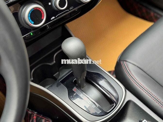 Honda City 2015 model 2016 1.5 CVT - 118000 km