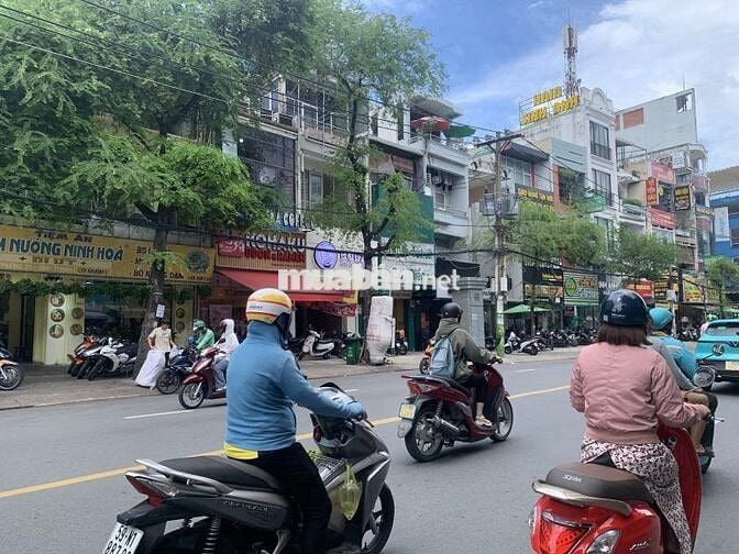 MẶT TIỀN NGUYỄN GIA TRÍ (D2), BÌNH THẠNH – TRỆT 5 LẦU THANG MÁY