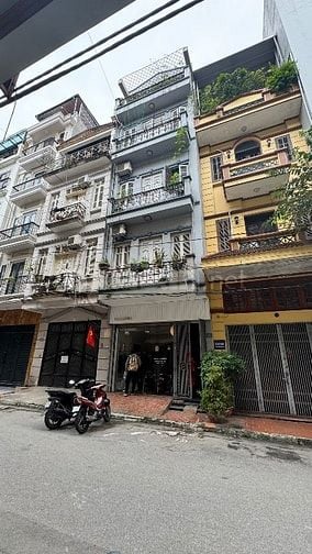 Phân Lô Ô Tô Ngọc Khánh - Vỉa Hè 3m - Kinh Doanh - 45M2* 5T - 19.2 Tỷ.