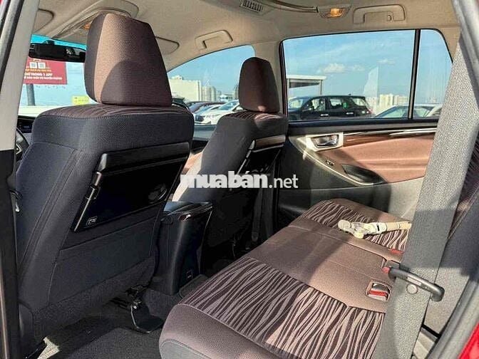 Toyota Innova 2020 Venturer - 34000 km 7c tự động