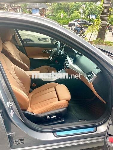 BMW 3 Series 2024 320i Sport Line - 28000 km