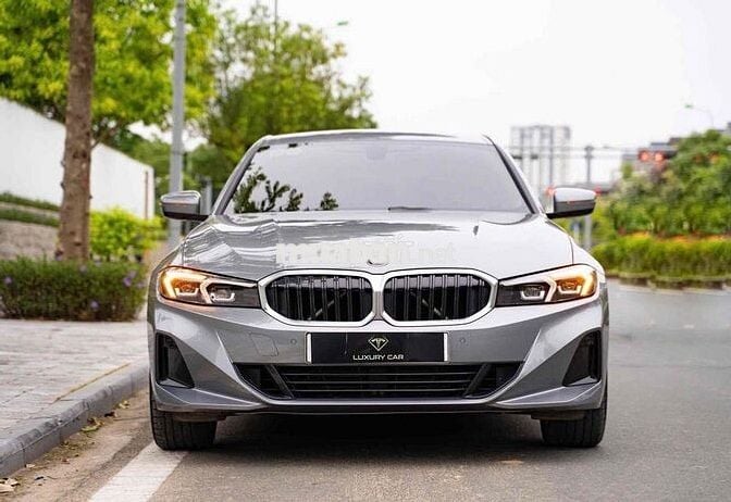 BMW 3 Series 2024 320i Sport Line - 28000 km