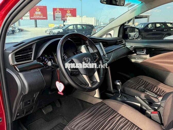 Toyota Innova 2020 Venturer - 7c tự động 34.000 km