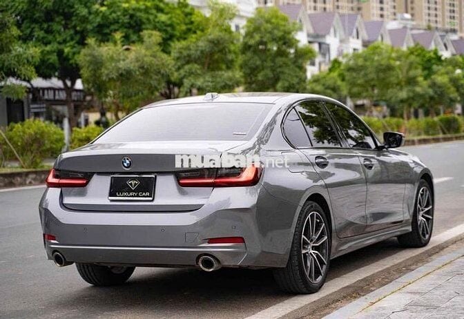 BMW 3 Series 2024 320i Sport Line - 28000 km