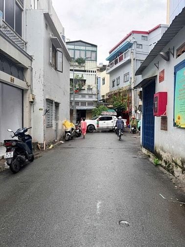 Cho Thuê Nhà Mặt Tiền 55 Nguyễn Hiền, P4, Quận 3