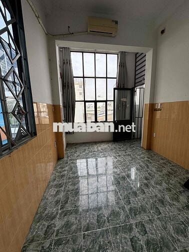 Phòng trọ có gác lửng,đường nhựa 8m,máy lạnh,kệ bếp...