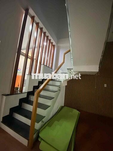 Cho thuê nhà hẻm xe hơi đường Hậu Giang Q6