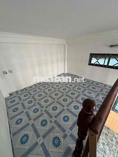 Phòng trọ có gác lửng,đường nhựa 8m,máy lạnh,kệ bếp...