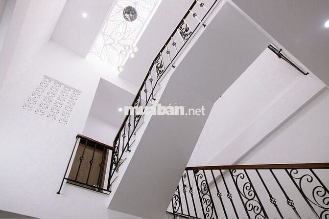 CHO THUÊ  NHÀ NGUYÊN CĂN VILLA GIÁ 15TR, 3 PN GẦN CẦU NGUYỄN HOÀNG