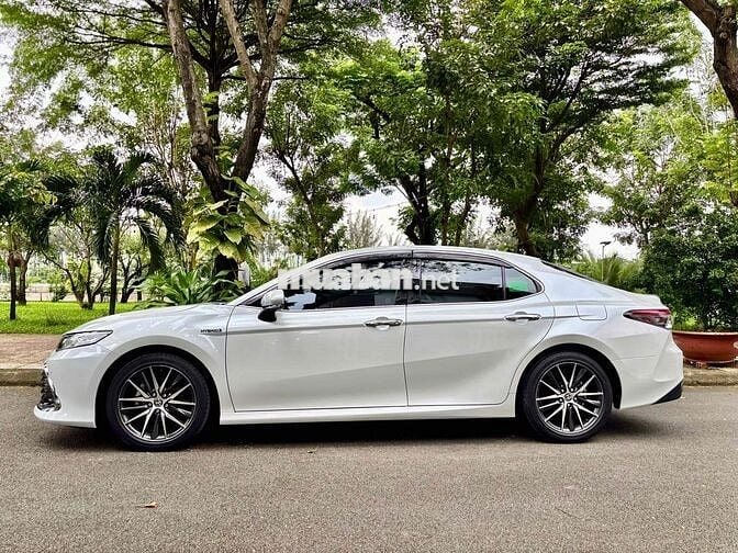 Toyota Camry 2023 2.5HV - 46821 km