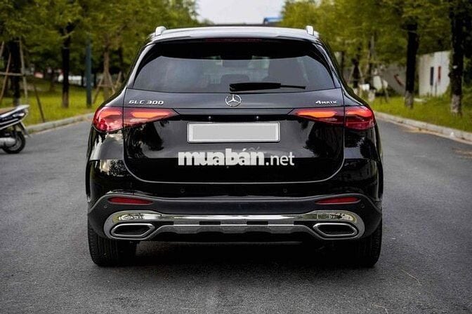Mercedes Benz GLC Class 2023 - 15000 km