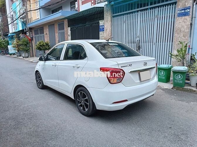 Hyundai i10 2017 base số sàn màu trắng