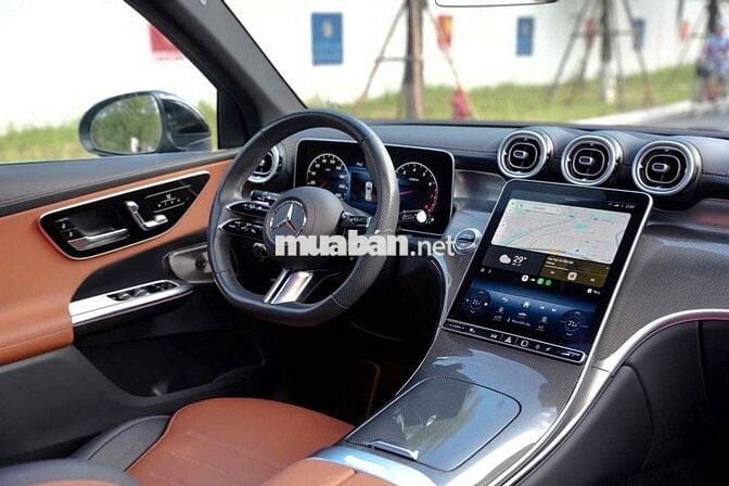 Mercedes Benz GLC Class 2023 - 15000 km