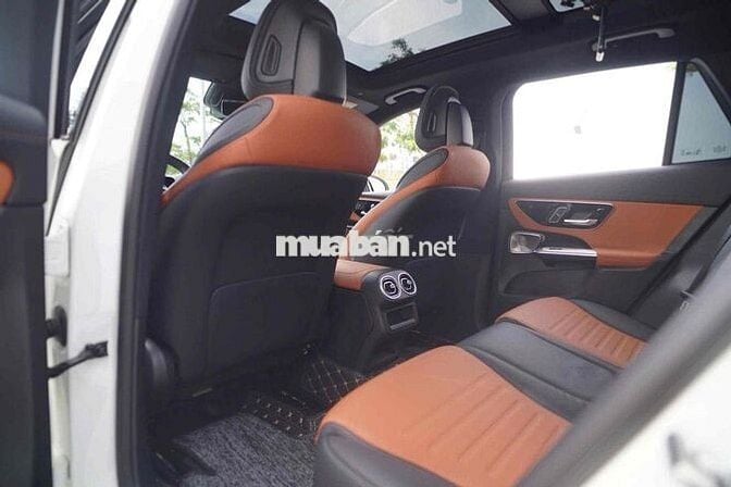 Mercedes Benz GLC Class 2023 - 15000 km