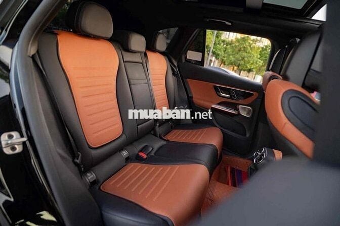 Mercedes Benz GLC Class 2023 - 15000 km