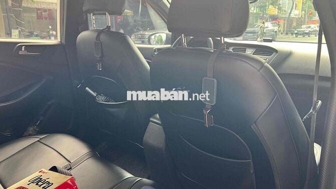 Hyundai i20 2015 Active 1.4 AT - 120000 km